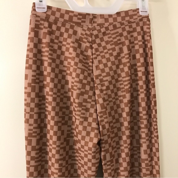 White fox boutique find my own way  pixel checker flare pull on pants size small - Picture 7 of 10